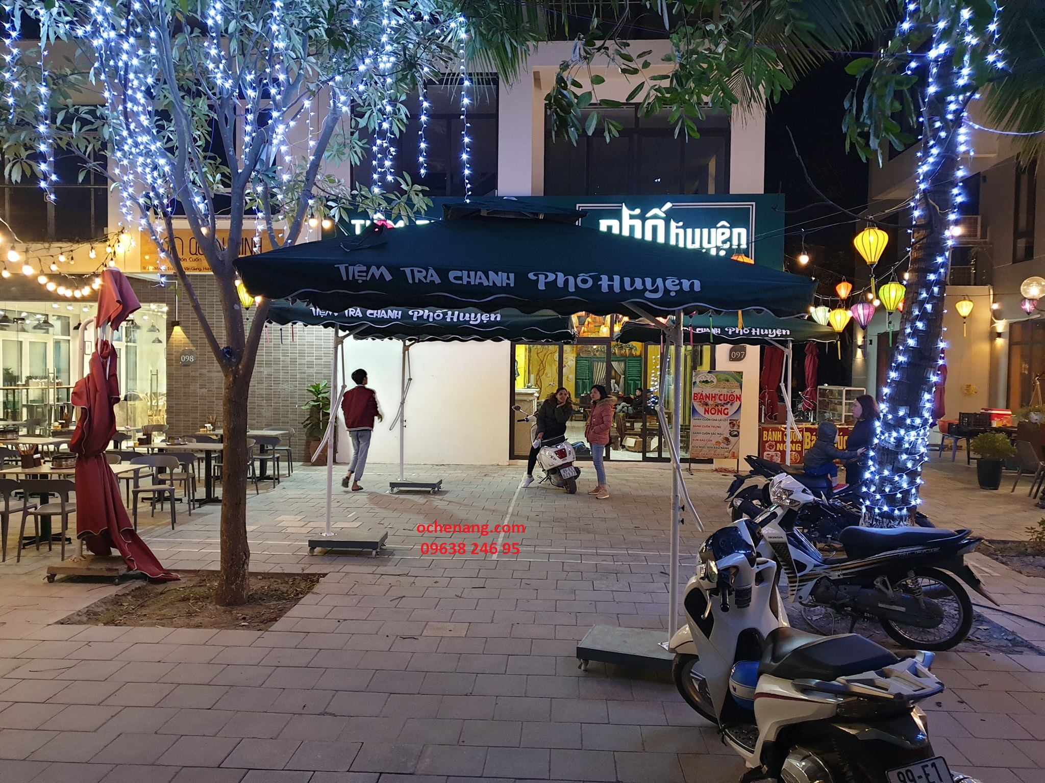 ô dù cafe tại Tiệm Trà Chanh